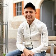 Илья 26 Париж